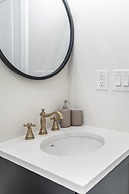 Rideau 2Br Signature Apartment Free Parking