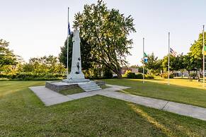 Rideau 2Br Signature Apartment Free Parking