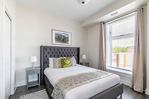 Rideau 2Br Signature Apartment Free Parking