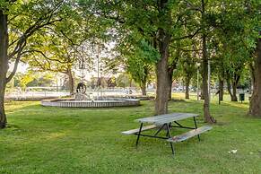 Heritage Rideau 2Br Apartment Free Parking