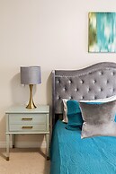 3BR 2 5BA Townhome 1 min to the Beach BBQ Parking