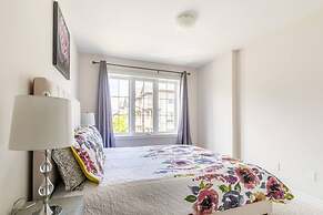 3BR 2 5BA Townhome 1 min to the Beach BBQ Parking