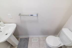 3BR 2 5BA Townhome 1 min to the Beach BBQ Parking