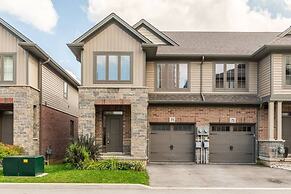 3BR 2 5BA Townhome 1 min to the Beach BBQ Parking