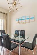 3BR 2 5BA Townhome 1 min to the Beach BBQ Parking