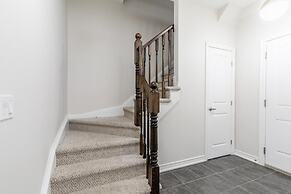 3BR 2 5BA Townhome 1 min to the Beach BBQ Parking