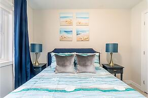 3BR 2 5BA Townhome 1 min to the Beach BBQ Parking