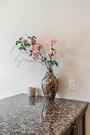 3BR 2 5BA Townhome 1 min to the Beach BBQ Parking