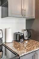 3BR 2 5BA Townhome 1 min to the Beach BBQ Parking