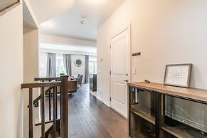 3BR 2 5BA Townhome 1 min to the Beach BBQ Parking