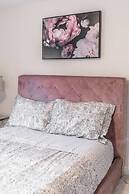 3BR 2 5BA Townhome 1 min to the Beach BBQ Parking