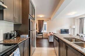 3BR 2 5BA Townhome 1 min to the Beach BBQ Parking