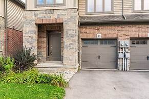 3BR 2 5BA Townhome 1 min to the Beach BBQ Parking