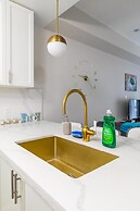 3BR 2 5BA Townhome 1 min to the Beach BBQ Parking