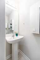 3BR 2 5BA Townhome 1 min to the Beach BBQ Parking