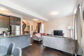 3BR 2 5BA Townhome 1 min to the Beach BBQ Parking