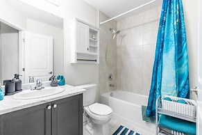 3BR 2 5BA Townhome 1 min to the Beach BBQ Parking