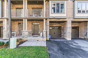 3BR 2 5BA Townhome 1 min to the Beach BBQ Parking