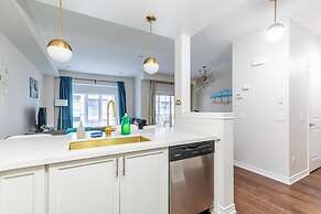 3BR 2 5BA Townhome 1 min to the Beach BBQ Parking