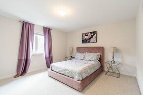 3BR 2 5BA Townhome 1 min to the Beach BBQ Parking