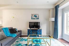 3BR 2 5BA Townhome 1 min to the Beach BBQ Parking