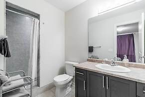 3BR 2 5BA Townhome 1 min to the Beach BBQ Parking