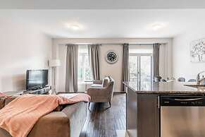 3BR 2 5BA Townhome 1 min to the Beach BBQ Parking