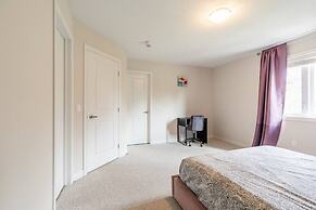 3BR 2 5BA Townhome 1 min to the Beach BBQ Parking