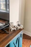 3BR 2 5BA Townhome 1 min to the Beach BBQ Parking