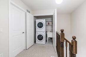 3BR 2 5BA Townhome 1 min to the Beach BBQ Parking