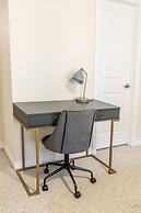 3BR 2 5BA Townhome 1 min to the Beach BBQ Parking