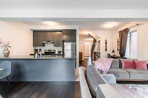 3BR 2 5BA Townhome 1 min to the Beach BBQ Parking