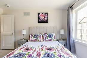 3BR 2 5BA Townhome 1 min to the Beach BBQ Parking