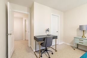 3BR 2 5BA Townhome 1 min to the Beach BBQ Parking