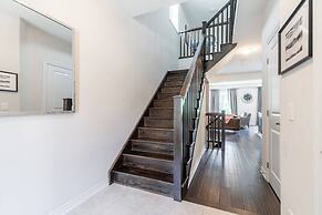 3BR 2 5BA Townhome 1 min to the Beach BBQ Parking