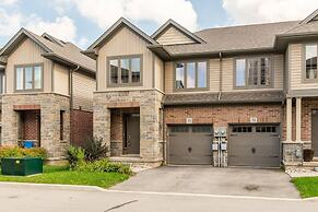 3BR 2 5BA Townhome 1 min to the Beach BBQ Parking