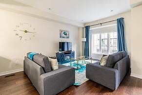 3BR 2 5BA Townhome 1 min to the Beach BBQ Parking