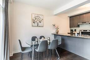 3BR 2 5BA Townhome 1 min to the Beach BBQ Parking