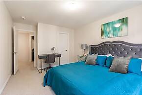 3BR 2 5BA Townhome 1 min to the Beach BBQ Parking