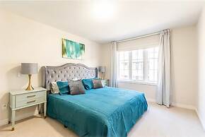 3BR 2 5BA Townhome 1 min to the Beach BBQ Parking