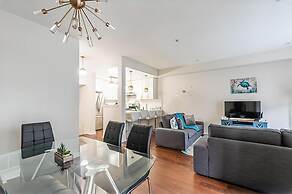 3BR 2 5BA Townhome 1 min to the Beach BBQ Parking