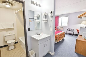 OYO Hotel Pipestone MN, Canterbury Park