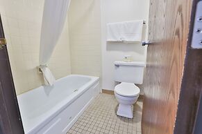 OYO Hotel Pipestone MN, Canterbury Park