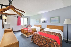 OYO Hotel Pipestone MN, Canterbury Park