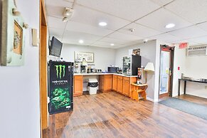OYO Hotel Pipestone MN, Canterbury Park