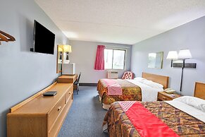 OYO Hotel Pipestone MN, Canterbury Park