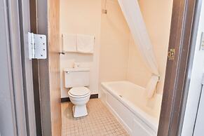 OYO Hotel Pipestone MN, Canterbury Park