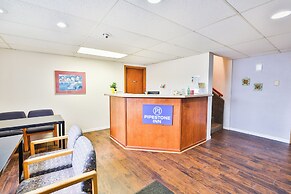 OYO Hotel Pipestone MN, Canterbury Park