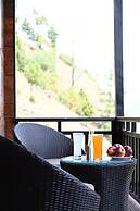 Justa Cliffend Resort & Spa, Mashobra