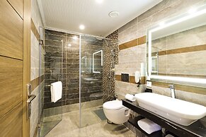 Justa Cliffend Resort & Spa, Mashobra